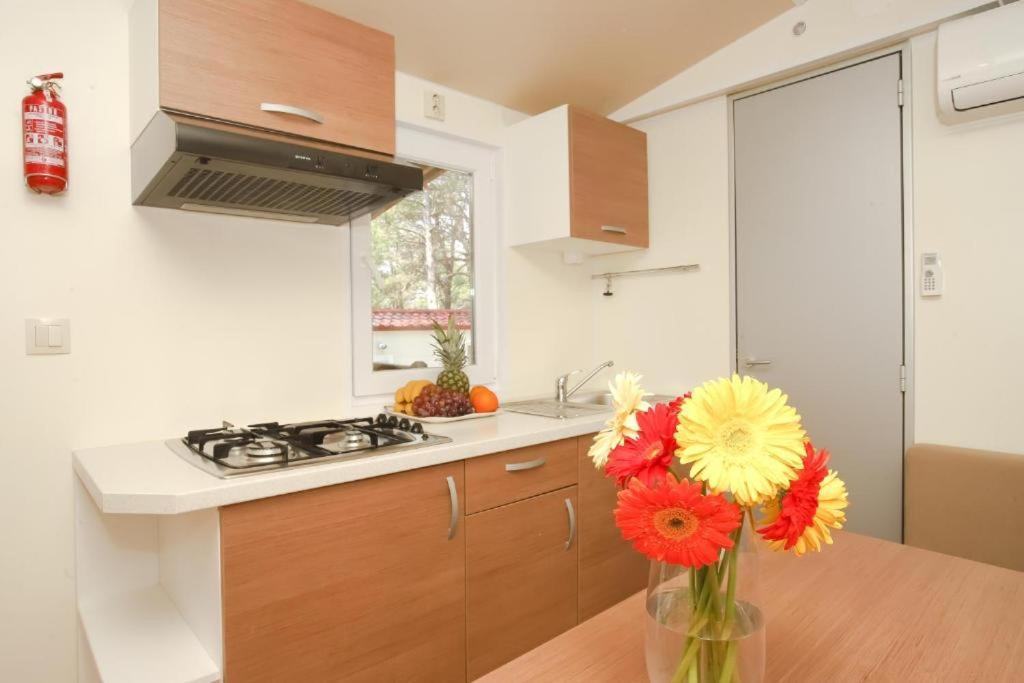 Mobile Homes & Bungalows Basko Polje Baška Voda Εξωτερικό φωτογραφία